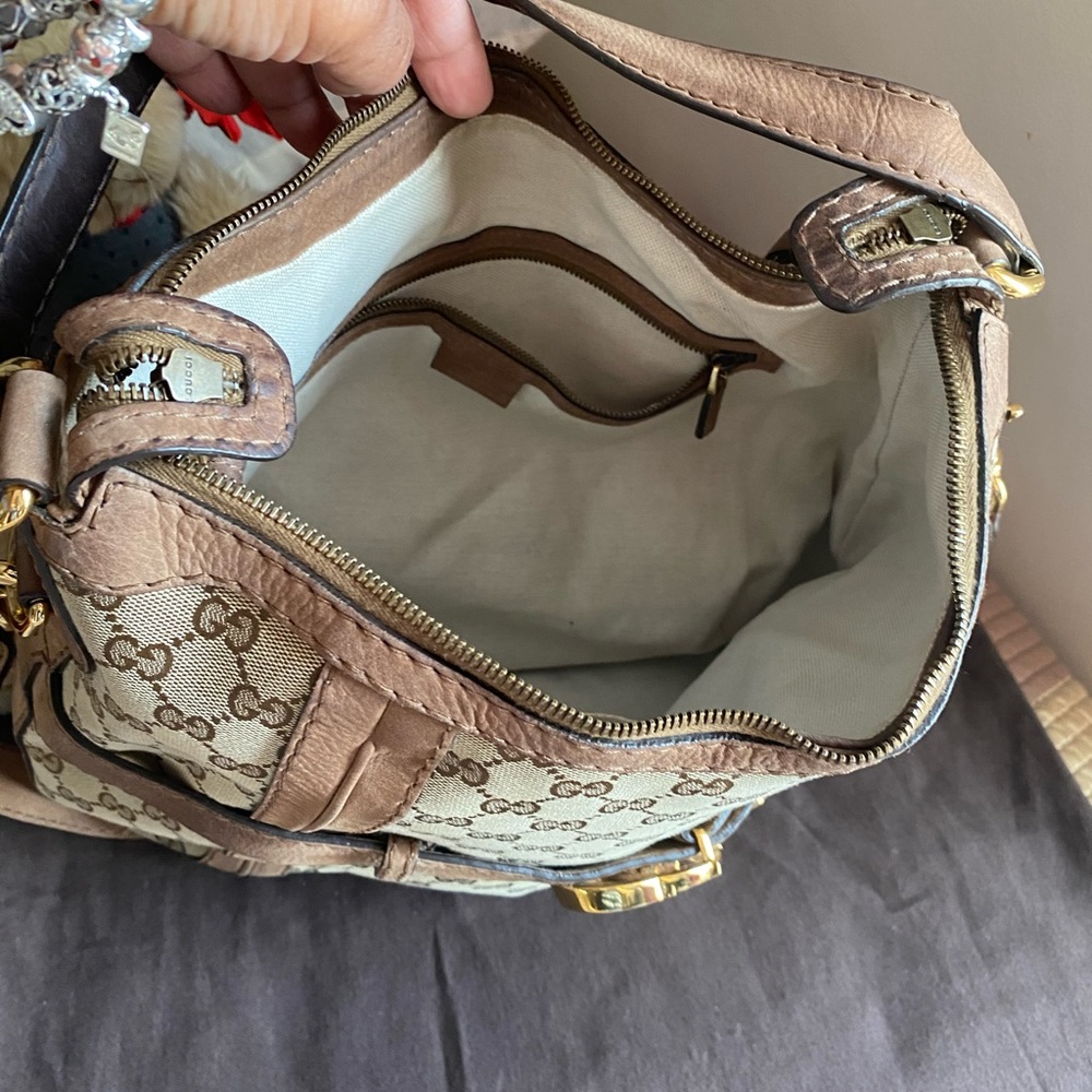Large Gucci purse - Picture 3 of 3